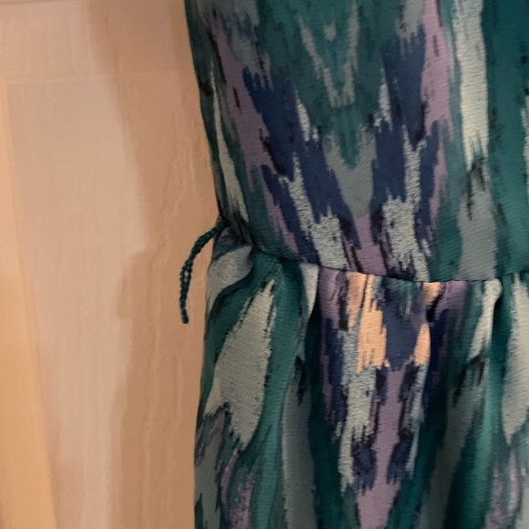 Madison Tara Elegant Blue and Green 3/4 sleeve modest Patterned Dress size 10 - Picture 5 of 12